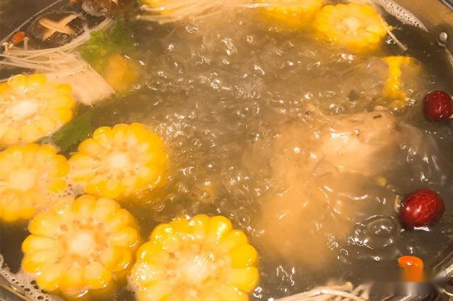 自制经济型火锅清汤底料，享受家庭烹饪乐趣